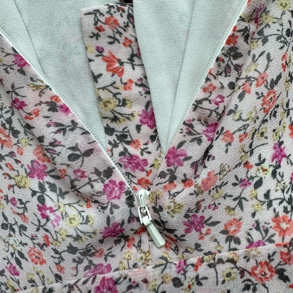 Alessia Floral Dress In Mini Flora - Picture 11 of 11